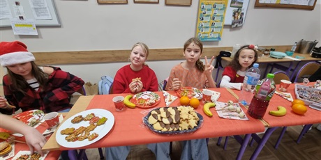 Powiększ grafikę: swiateczna-atmosfera-w-klasach-wigilie-klasowe-667228.jpg