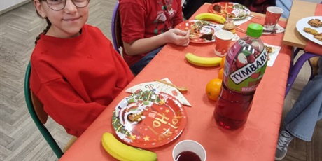 Powiększ grafikę: swiateczna-atmosfera-w-klasach-wigilie-klasowe-667229.jpg