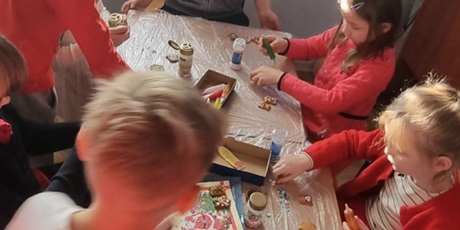 Powiększ grafikę: swiateczna-atmosfera-w-klasach-wigilie-klasowe-667235.jpg