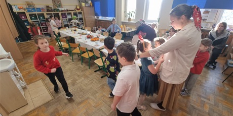 Powiększ grafikę: swiateczna-atmosfera-w-klasach-wigilie-klasowe-667237.jpg