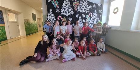 Powiększ grafikę: swiateczna-atmosfera-w-klasach-wigilie-klasowe-667239.jpg