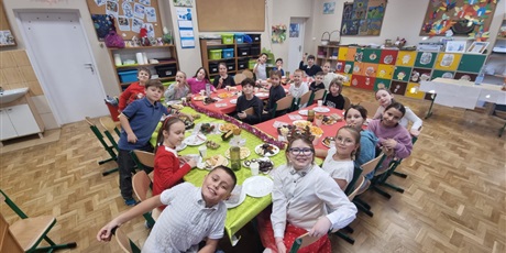 Powiększ grafikę: swiateczna-atmosfera-w-klasach-wigilie-klasowe-667242.jpg