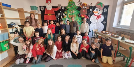 Powiększ grafikę: swiateczna-atmosfera-w-klasach-wigilie-klasowe-667243.jpg