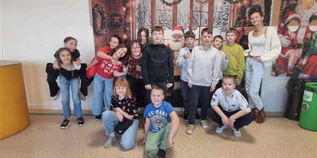 Powiększ grafikę: swiateczna-atmosfera-w-klasach-wigilie-klasowe-667245.jpg