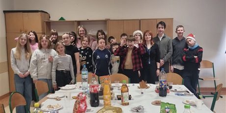 Powiększ grafikę: swiateczna-atmosfera-w-klasach-wigilie-klasowe-667248.jpg