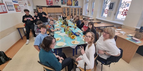 Powiększ grafikę: swiateczna-atmosfera-w-klasach-wigilie-klasowe-667249.jpg