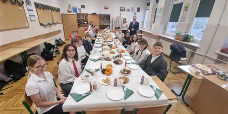 Powiększ grafikę: swiateczna-atmosfera-w-klasach-wigilie-klasowe-667251.jpg