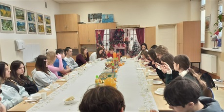 Powiększ grafikę: swiateczna-atmosfera-w-klasach-wigilie-klasowe-667253.jpg