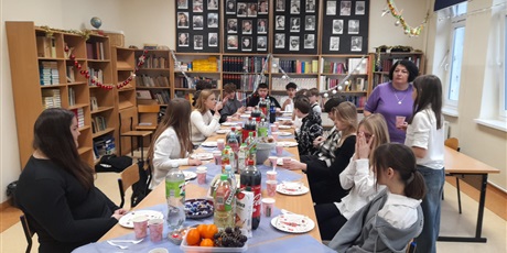 Powiększ grafikę: swiateczna-atmosfera-w-klasach-wigilie-klasowe-667284.jpg