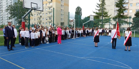 Powiększ grafikę: szczesliwego-nowego-roku-szkolnego-710573.jpg