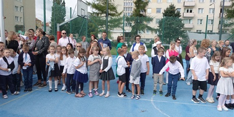 Powiększ grafikę: szczesliwego-nowego-roku-szkolnego-710591.jpg