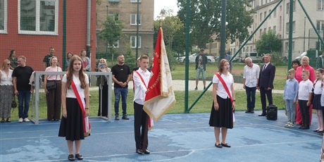 Powiększ grafikę: szczesliwego-nowego-roku-szkolnego-710598.jpg