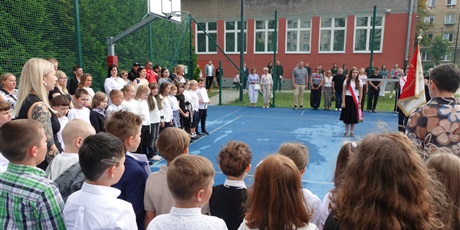 Powiększ grafikę: szczesliwego-nowego-roku-szkolnego-710600.jpg