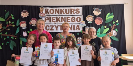 Powiększ grafikę: szkolny-konkurs-czytania-695586.jpg