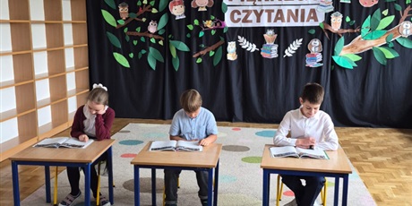Powiększ grafikę: szkolny-konkurs-czytania-695590.jpg