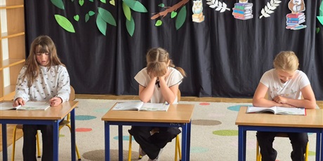 Powiększ grafikę: szkolny-konkurs-czytania-695591.jpg
