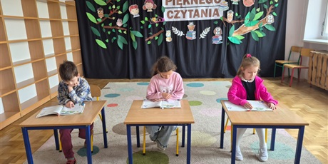 Powiększ grafikę: szkolny-konkurs-czytania-695593.jpg