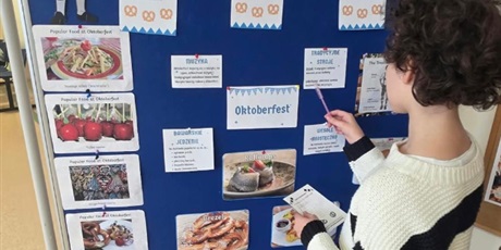Powiększ grafikę: szkolny-oktoberfest-716639.jpg