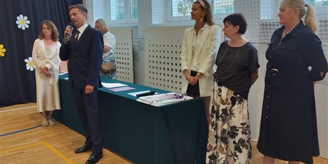 Powiększ grafikę: uroczyste-zakonczenie-roku-szkolnego-klas-osmych-630120.jpg