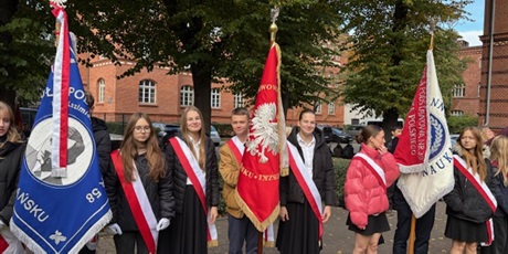 Powiększ grafikę: uroczystosc-przy-plycie-pomordowanych-nauczycieli-648156.jpg