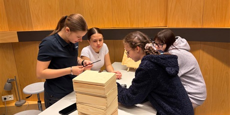 Powiększ grafikę: viia-odwiedzila-cn-experyment-679523.jpg