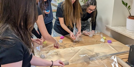 Powiększ grafikę: warsztaty-chemiczne-zapachy-swiat-668936.jpg