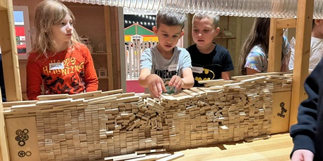 Powiększ grafikę: wizyta-w-wielkiej-fabryce-elfow-662635.jpg