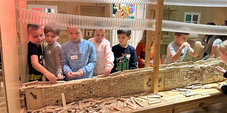 Powiększ grafikę: wizyta-w-wielkiej-fabryce-elfow-662636.jpg