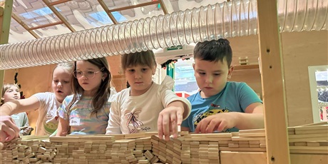 Powiększ grafikę: wizyta-w-wielkiej-fabryce-elfow-662637.jpg