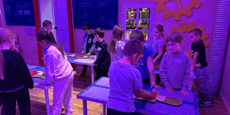 Powiększ grafikę: wizyta-w-wielkiej-fabryce-elfow-662639.jpg