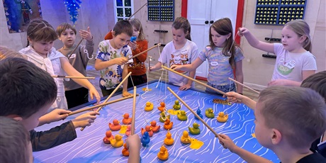 Powiększ grafikę: wizyta-w-wielkiej-fabryce-elfow-662641.jpg