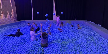 Powiększ grafikę: wizyta-w-wielkiej-fabryce-elfow-662642.jpg