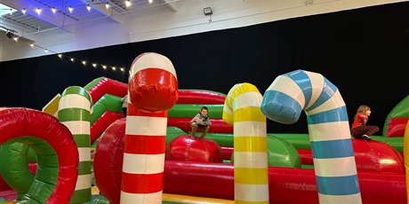 Powiększ grafikę: wizyta-w-wielkiej-fabryce-elfow-662646.jpg