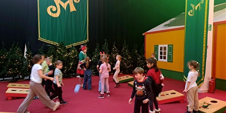 Powiększ grafikę: wizyta-w-wielkiej-fabryce-elfow-662652.jpg