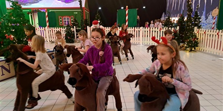 Powiększ grafikę: wizyta-w-wielkiej-fabryce-elfow-662655.jpg