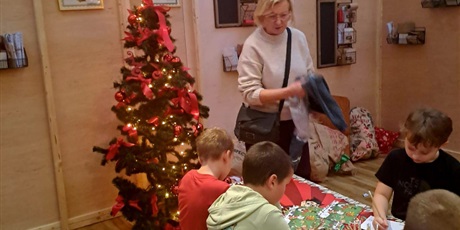 Powiększ grafikę: wizyta-w-wielkiej-fabryce-elfow-662659.jpg