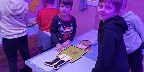 Powiększ grafikę: wizyta-w-wielkiej-fabryce-elfow-662662.jpg