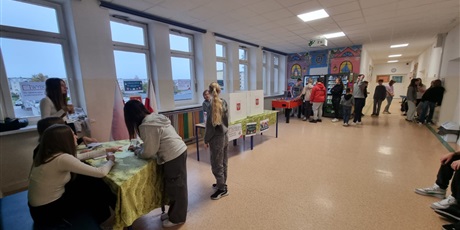 Powiększ grafikę: wybory-do-samorzadu-uczniowskiego-649450.jpg