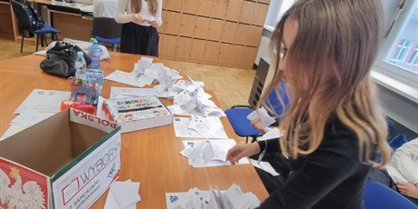 Powiększ grafikę: wybory-do-samorzadu-uczniowskiego-649459.jpg