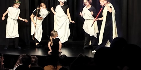 Powiększ grafikę: wyjscie-6a-do-teatru-na-spektakl-gwiazda-zyczen-626356.jpg