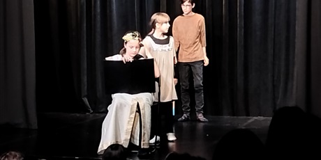 Powiększ grafikę: wyjscie-6a-do-teatru-na-spektakl-gwiazda-zyczen-626359.jpg