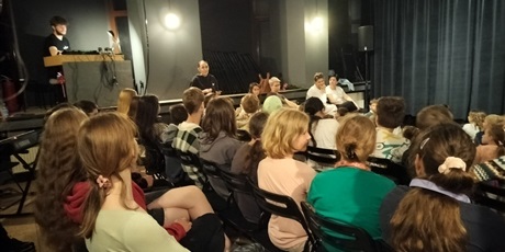 Powiększ grafikę: wyjscie-6a-do-teatru-na-spektakl-gwiazda-zyczen-626368.jpg