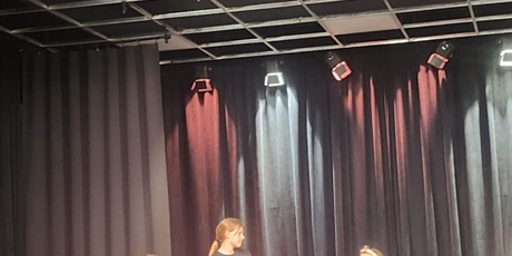 Powiększ grafikę: wyjscie-6a-do-teatru-na-spektakl-gwiazda-zyczen-626375.jpg