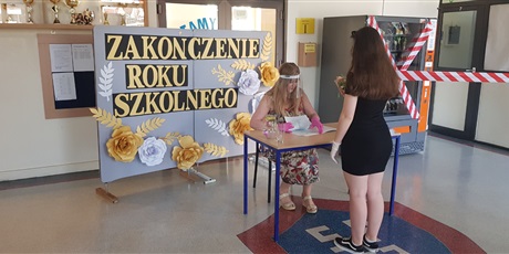 Powiększ grafikę: zakonczenie-roku-szkolnego-2019-2020-200683.jpg