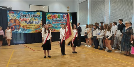 Powiększ grafikę: zakonczenie-roku-szkolnego-klas-0-7-705972.jpg