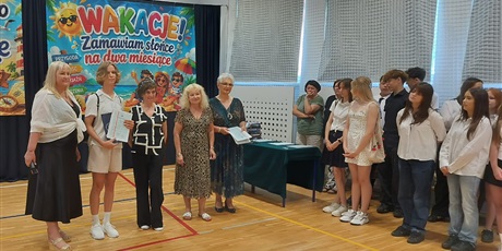 Powiększ grafikę: zakonczenie-roku-szkolnego-klas-0-7-705975.jpg