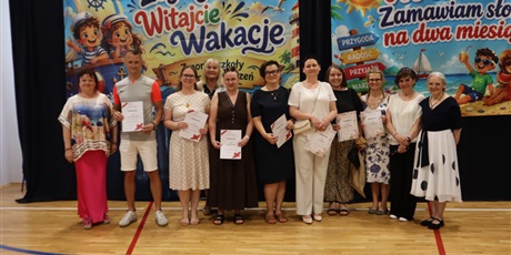 Powiększ grafikę: zakonczenie-roku-szkolnego-klas-0-7-705984.jpg