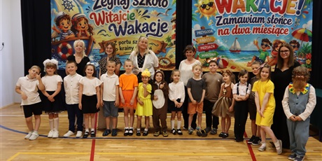 Powiększ grafikę: zakonczenie-roku-szkolnego-klas-0-7-706007.jpg