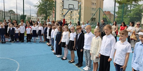 Powiększ grafikę: zakonczenie-roku-szkolnego-klas-1-3-634748.jpg