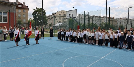 Powiększ grafikę: zakonczenie-roku-szkolnego-klas-1-3-634750.jpg